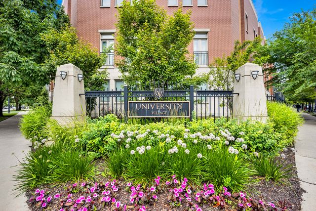 811 W 15th Place 804, Chicago, IL 60608