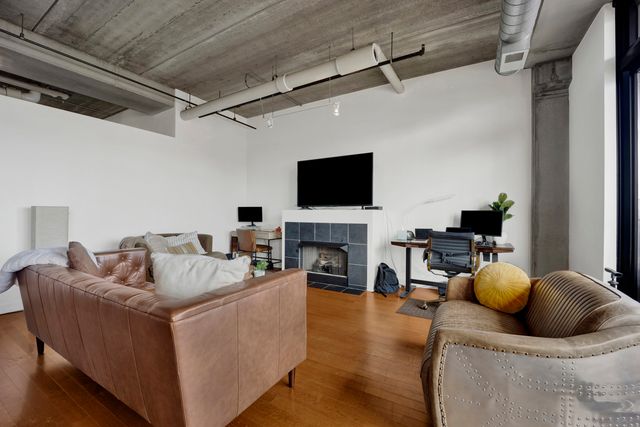 811 W 15th Place 804, Chicago, IL 60608