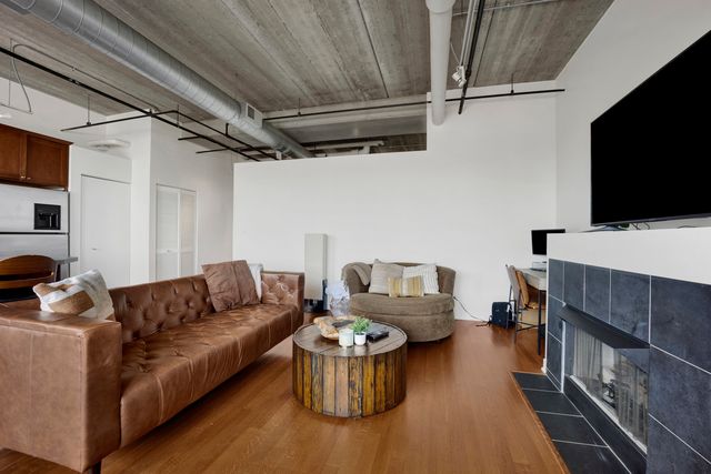 811 W 15th Place 804, Chicago, IL 60608