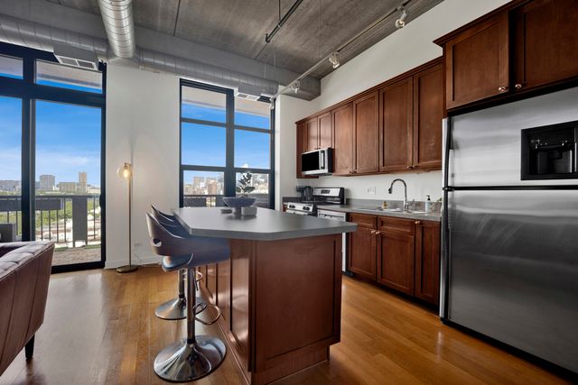 811 W 15th Place 804, Chicago, IL 60608