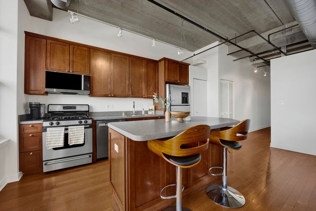 811 W 15th Place 804, Chicago, IL 60608
