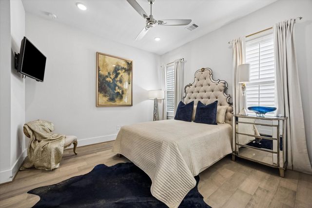 1226 W 21st Street, Houston, TX 77008