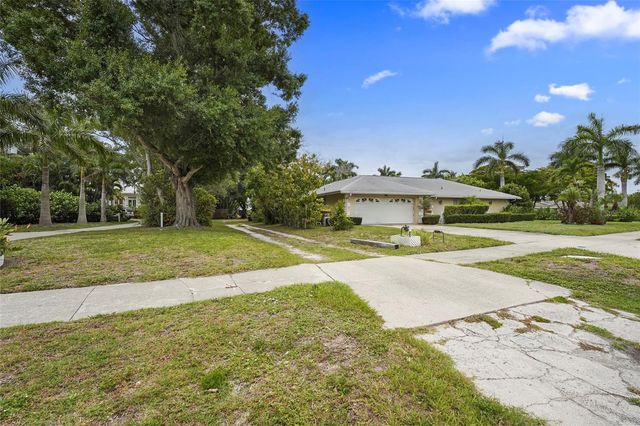 7538 WESTMORELAND DRIVE, Sarasota, FL 34243