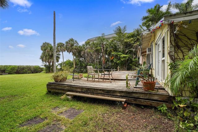 7538 WESTMORELAND DRIVE, Sarasota, FL 34243