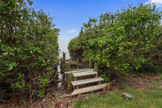 7538 WESTMORELAND DRIVE, Sarasota, FL 34243