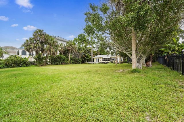 7538 WESTMORELAND DRIVE, Sarasota, FL 34243
