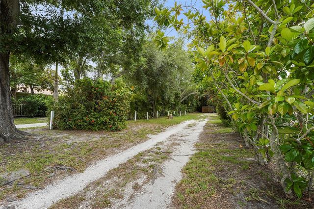 7538 WESTMORELAND DRIVE, Sarasota, FL 34243