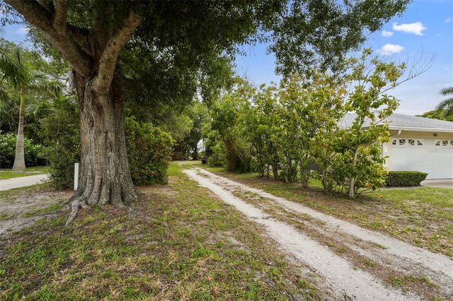 7538 WESTMORELAND DRIVE, Sarasota, FL 34243