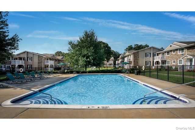 9 Williams Boulevard 2-2D, Lake Grove, NY 11755
