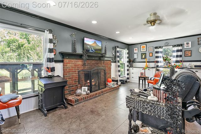 28300 Oakley Street, Livonia, MI 48154