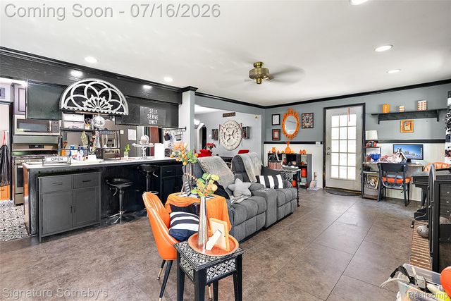 28300 Oakley Street, Livonia, MI 48154