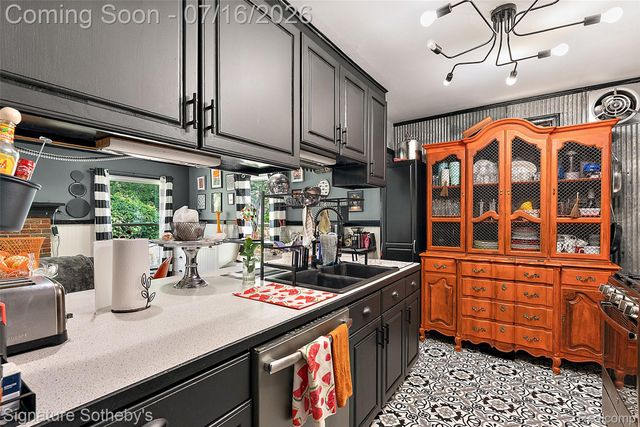 28300 Oakley Street, Livonia, MI 48154