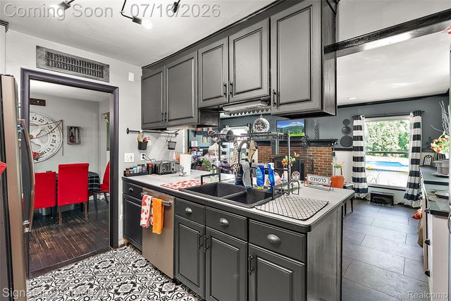 28300 Oakley Street, Livonia, MI 48154