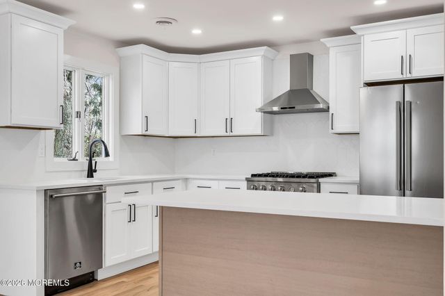 6 Stanford Drive, Toms River, NJ 08757