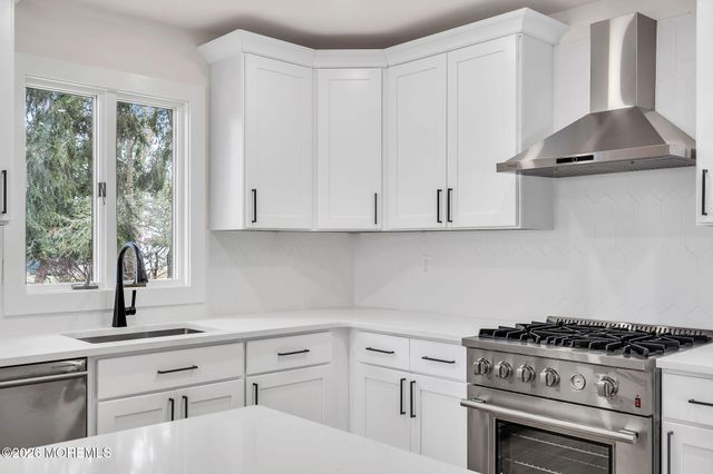 6 Stanford Drive, Toms River, NJ 08757