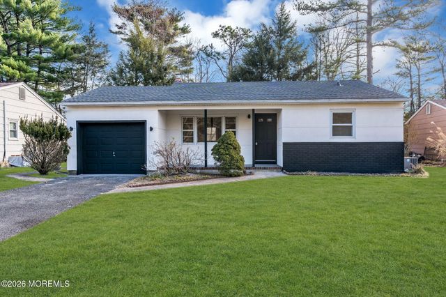 6 Stanford Drive, Toms River, NJ 08757