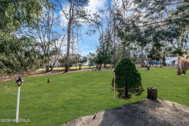 6 Stanford Drive, Toms River, NJ 08757