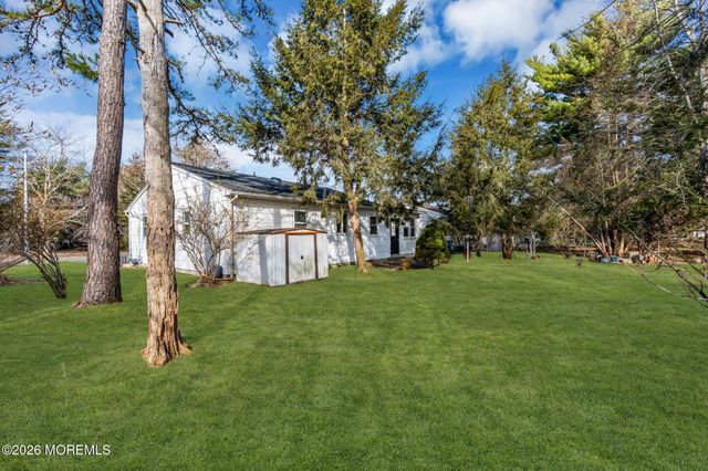 6 Stanford Drive, Toms River, NJ 08757