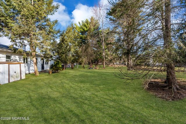 6 Stanford Drive, Toms River, NJ 08757