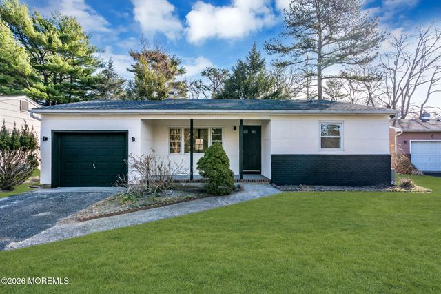 6 Stanford Drive, Toms River, NJ 08757