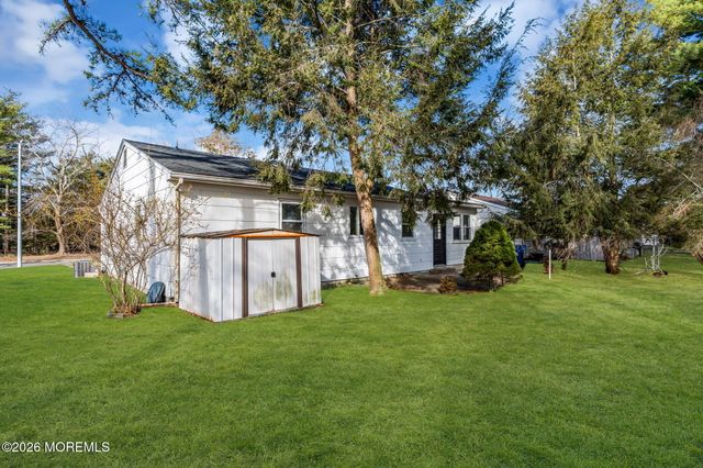 6 Stanford Drive, Toms River, NJ 08757