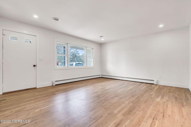 6 Stanford Drive, Toms River, NJ 08757