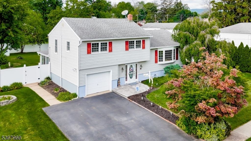 27 Dixon Pl, Wayne Twp., NJ 07470