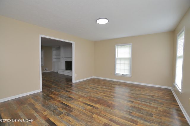 7209 Victoria Dr, Louisville, KY 40228