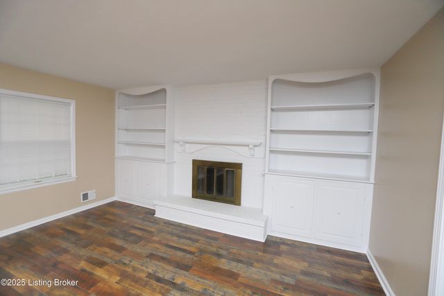 7209 Victoria Dr, Louisville, KY 40228