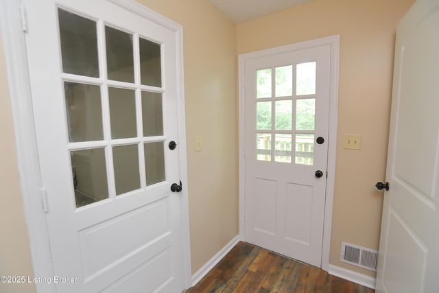 7209 Victoria Dr, Louisville, KY 40228