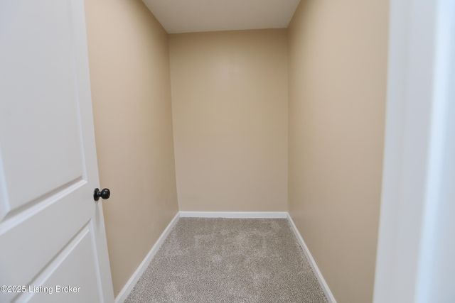 7209 Victoria Dr, Louisville, KY 40228