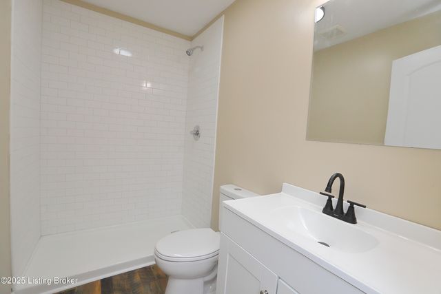 7209 Victoria Dr, Louisville, KY 40228