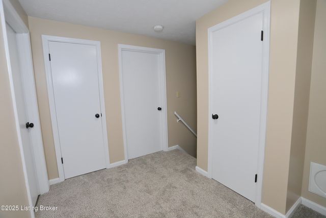 7209 Victoria Dr, Louisville, KY 40228