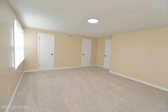 7209 Victoria Dr, Louisville, KY 40228