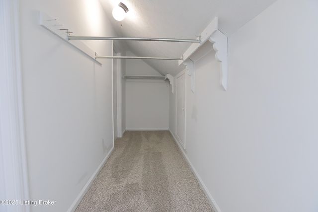 7209 Victoria Dr, Louisville, KY 40228