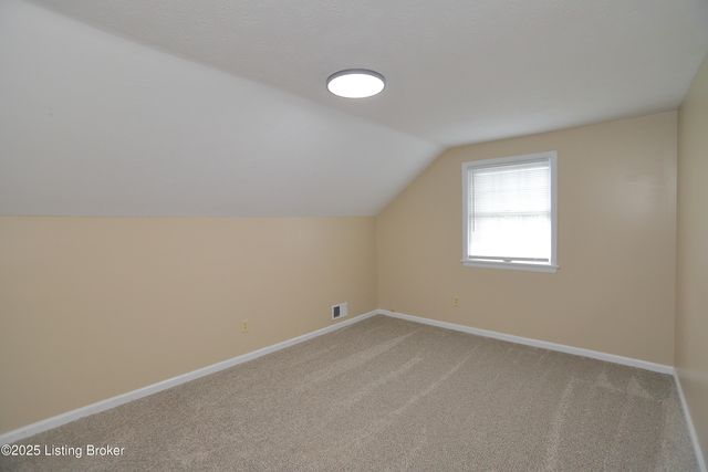 7209 Victoria Dr, Louisville, KY 40228