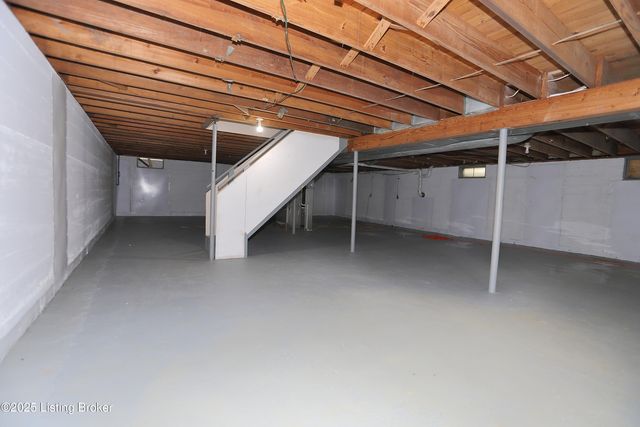 7209 Victoria Dr, Louisville, KY 40228