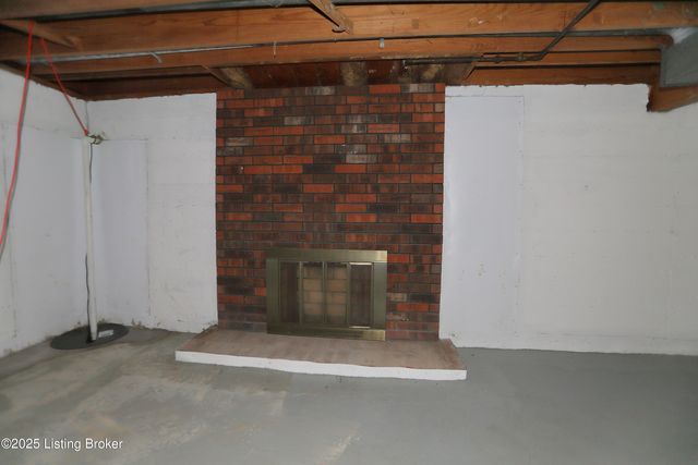 7209 Victoria Dr, Louisville, KY 40228