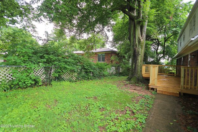 7209 Victoria Dr, Louisville, KY 40228