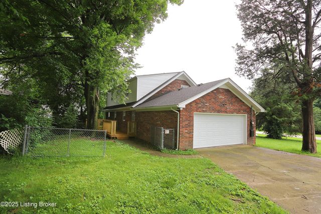 7209 Victoria Dr, Louisville, KY 40228