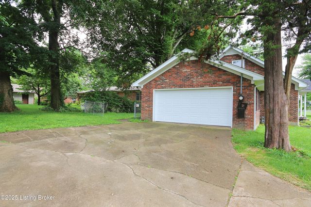 7209 Victoria Dr, Louisville, KY 40228