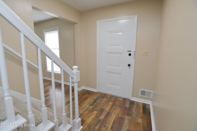 7209 Victoria Dr, Louisville, KY 40228