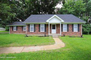 7209 Victoria Dr, Louisville, KY 40228