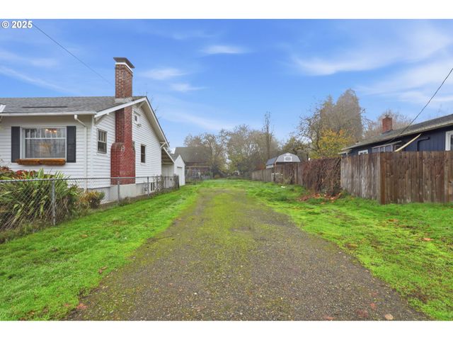 8420 N SMITH St, Portland, OR 97203