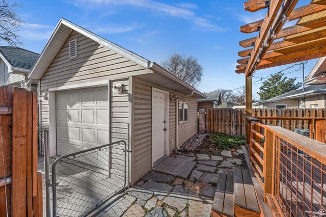 586 E BROWNING AVE, Salt Lake City, UT 84105