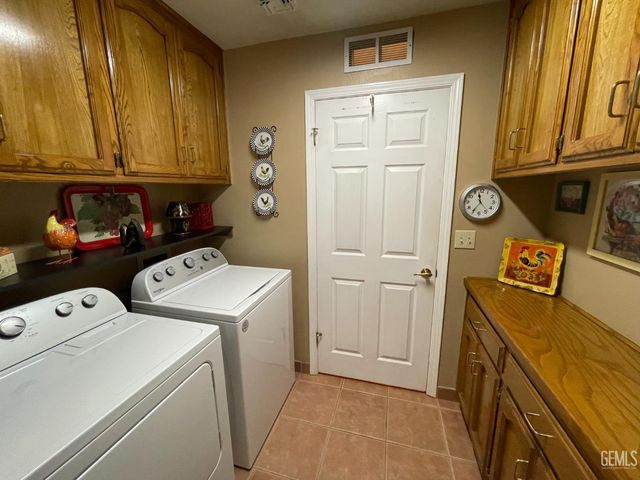 8832 Sierra Oak Drive, Bakersfield, CA 93311