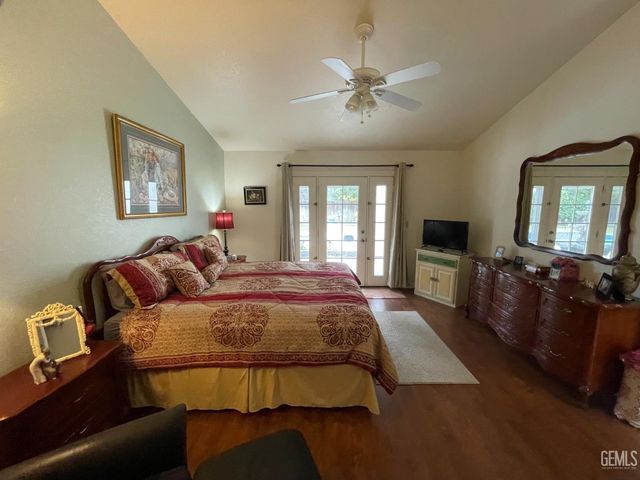 8832 Sierra Oak Drive, Bakersfield, CA 93311