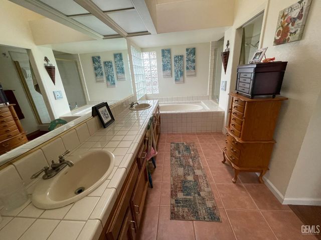 8832 Sierra Oak Drive, Bakersfield, CA 93311