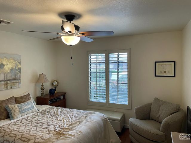 8832 Sierra Oak Drive, Bakersfield, CA 93311