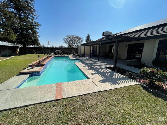 8832 Sierra Oak Drive, Bakersfield, CA 93311